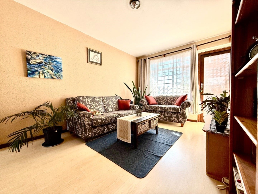 2 Bedroom Property for Sale in Harfield Village Western Cape